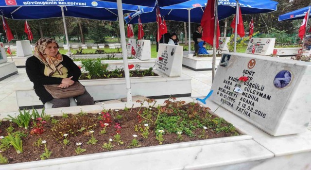 Şehitler gününde anneler gözyaşlarını tutamadı