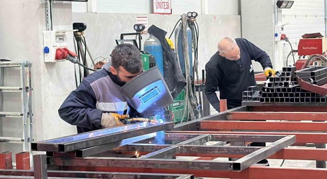 Seri üretime geçildi: Günde 75 konteyner üretiliyor