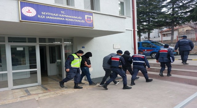 Seyitgazideki bıçaklı kavga: 1i ağır 2 yaralı