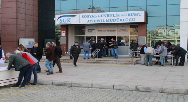 SGKda erken saatlerde emeklilik kuyruğu
