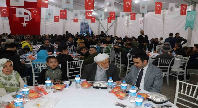 Siirtte depremzedeler ve vatandaşlar için iftar çadırı kuruldu