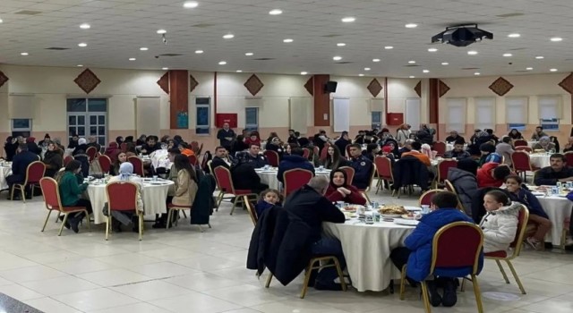 Simavda depremzedeler iftar yemeğinde bir araya geldi