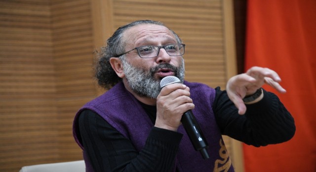 Sinan Yağmur, “Türkiyenin diğer bölgelerinde yaşayan herkesin sizin adınıza gözlerinden yaş akıyor”