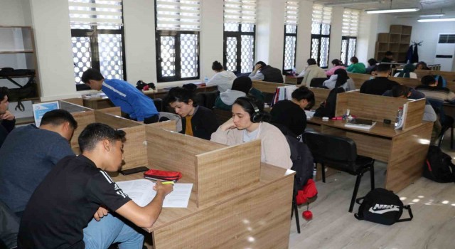 Sınavlara okuma evlerinde hazırlanıyorlar