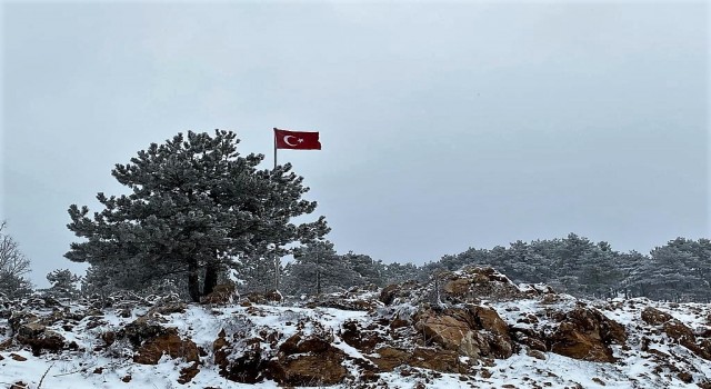 Sındırgıda kar yağışı etkili oldu