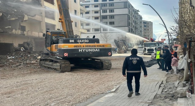 Şırnakta depreme dayanıksız 2 bina yıkılıyor