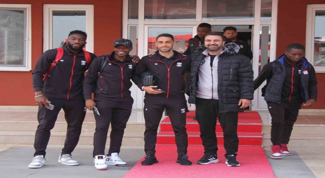 Sivasspor, Fiorentina maçı için İtalyaya gitti