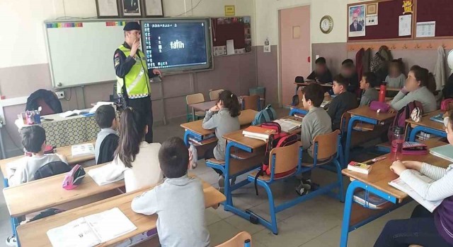 Sökede jandarma ekiplerinden öğrencilere trafik eğitimi