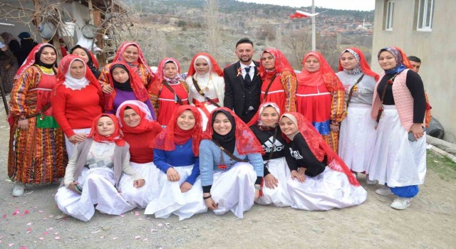 Sosyal medyada tanıştığı Türk genç için ülkesini bırakıp Denizliye gelin geldi