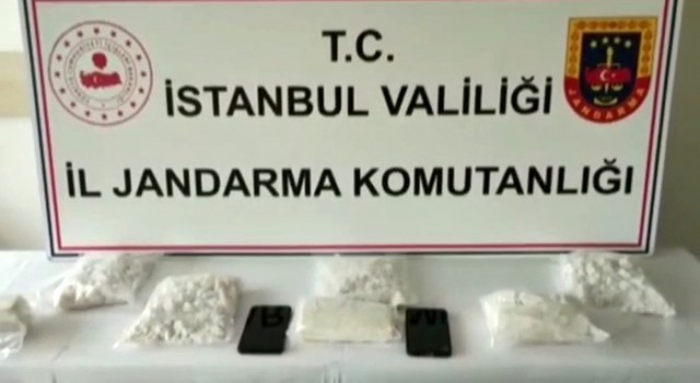 Stepne lastiğin altına gizlenen 6 kilo uyuşturucu ele geçirildi