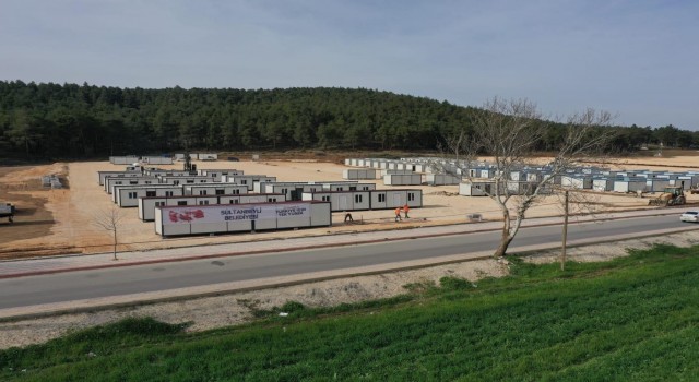 Sultanbeyli Belediyesi Elbistan ve Kırıkhanda depremin yaralarını sarıyor