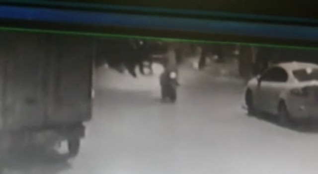 Sultangazide motosikletli saldırganların açtığı ateş sonucu 2 kişi yaralandı