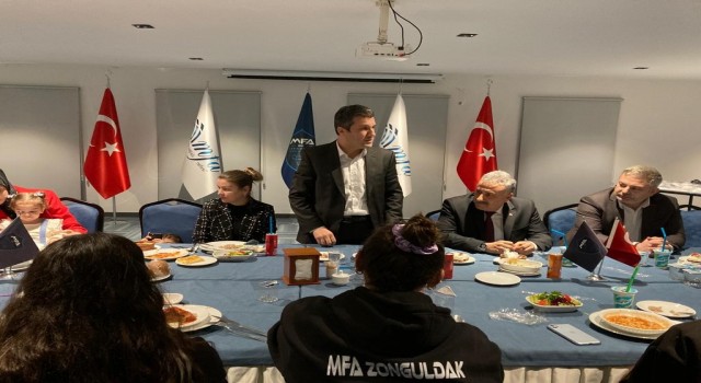 Takıma moral verdiler, kadınlar gününü kutladılar