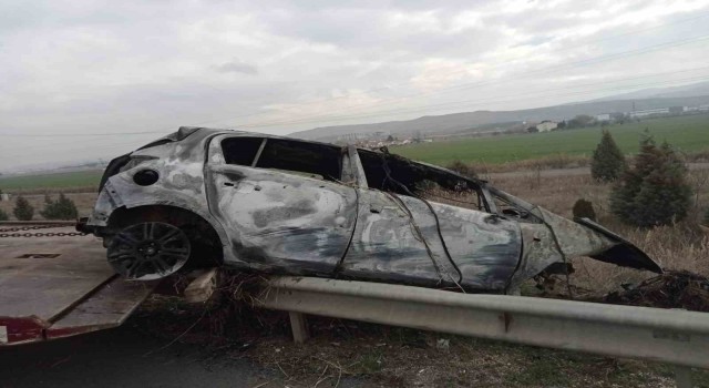 Takla atan otomobilde sıkışan sürücü aracının alev alması sonucu hayatını kaybetti