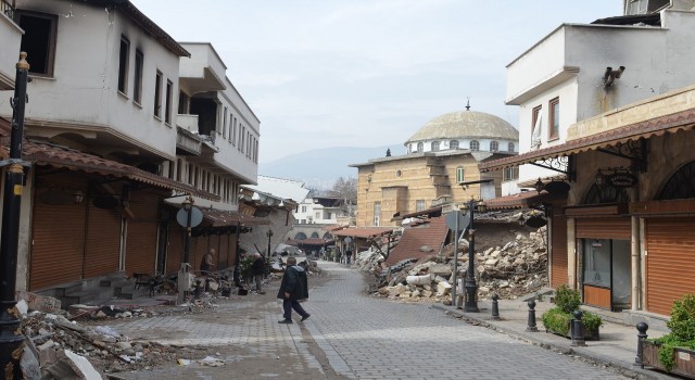 Tarihi Demirciler Çarşısı da depremde ağır hasar aldı