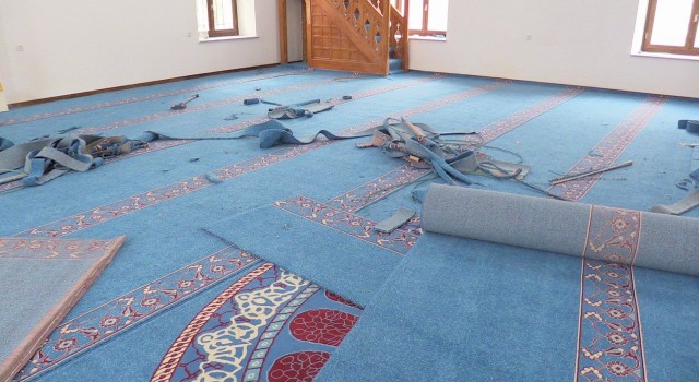Tarihi Haydarçavuş Camiin halıları Demirciden