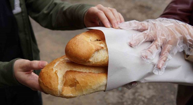 Tarsusta ekmek Ramazan ayı boyunca 1 TL