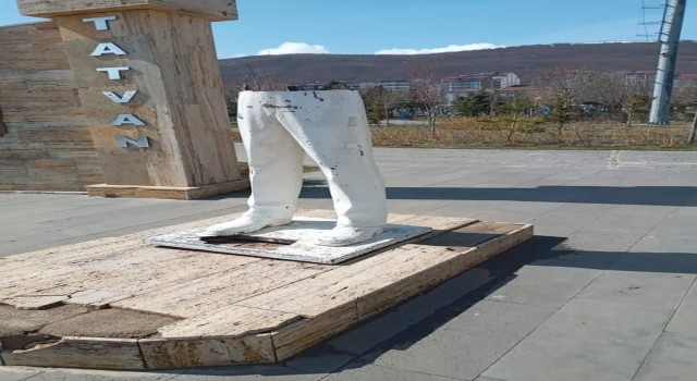 Tatvanın simgesi ‘Denizci Heykeli tahrip edildi