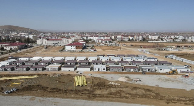 Tedavi gören bağımlılar deprem bölgesinde yara sarıyor