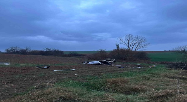 Tekirdağda otomobil tarlaya uçtu: 2 yaralı