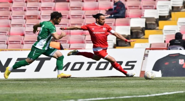 TFF 2. Lig Balıkesirspor: 1 - Serik Belediyespor: 4