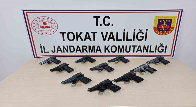 Tokatta kaçak silah operasyonu: 10 tabanca ele geçirildi