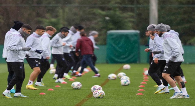 Trabzonspor, yağmur altında Kayserispor maçı hazırlıklarını sürdürdü