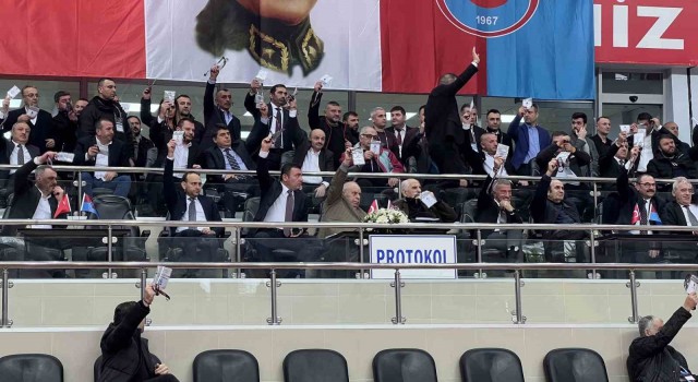 Trabzonsporda Ahmet Ağaoğlu ile yönetim kurulu mali ve idari yönden ibra edildi