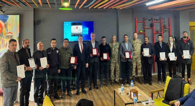 TSK Güçlendirme Vakfına bağış yapanlara plaket ve teşekkür belgesi
