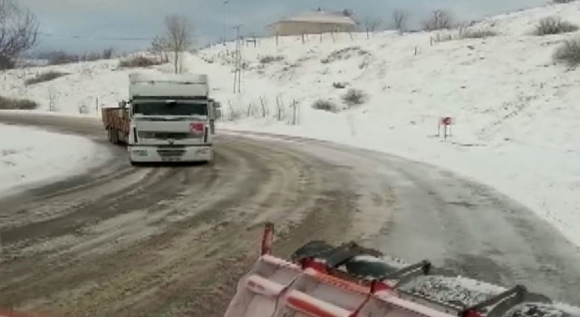 Tuncelide karla mücadele çalışmaları sürüyor