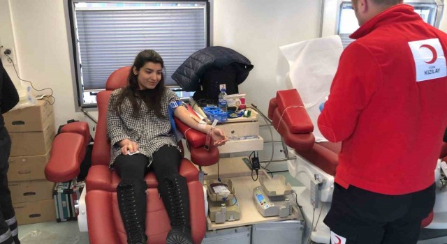 Türk Kızılayı Aksekide kan topladı