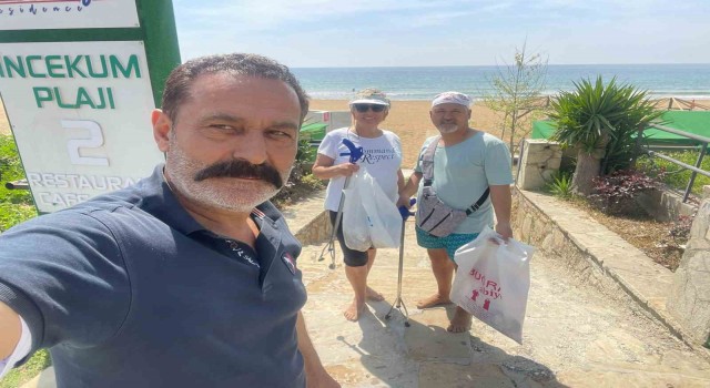 Türk ve Alman çift her gün Alanya sahillerindeki çöpleri topluyor