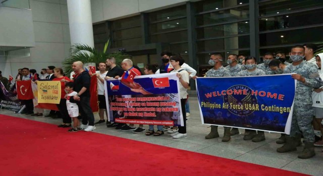 Türkiyedeki Filipinli arama-kurtarma ekibi ülkesine döndü