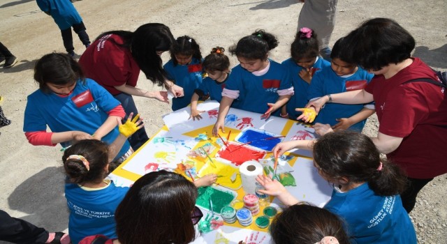Türkiyedeki Güney Koreliler, Osmaniyede depremzede çocukları eğlendirdi