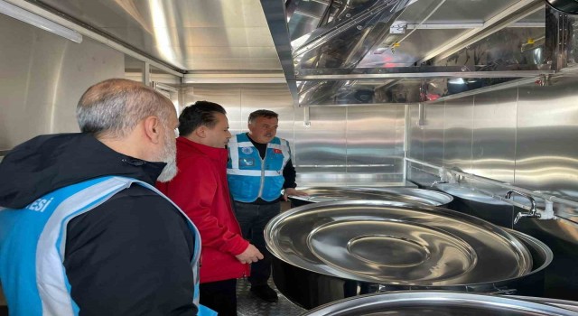 Tuzla Belediyesi Hatayın Kırıkhan ilçesinde iftar sofrası kuruyor