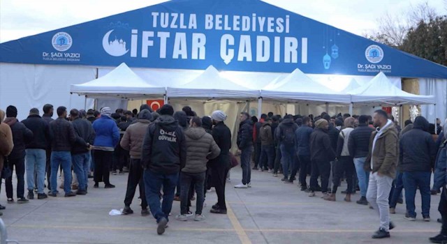 Tuzla Belediyesinin Kırıkhan ve Tuzladaki çadırlarında ilk iftar yapıldı