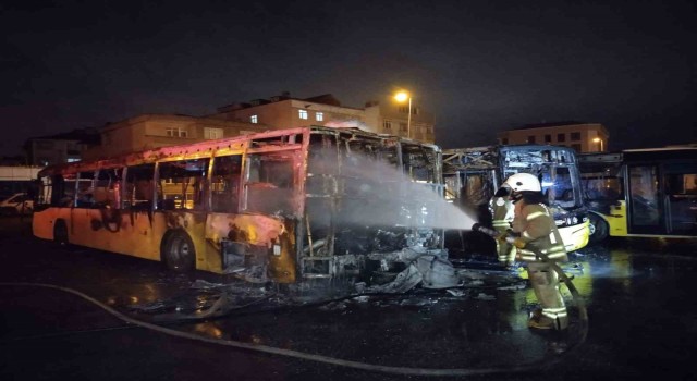 Tuzlada 3 otobüs alev alev yandı