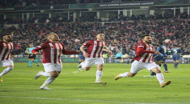 UEFA Avrupa Konferans Ligi: Sivaspor: 1 - Fiorentina: 1 (İlk yarı)