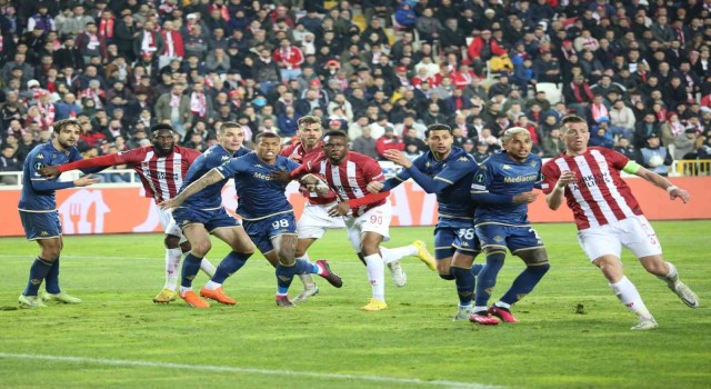 UEFA Avrupa Konferans Ligi: Sivaspor: 1 - Fiorentina: 4 (Maç sonucu)