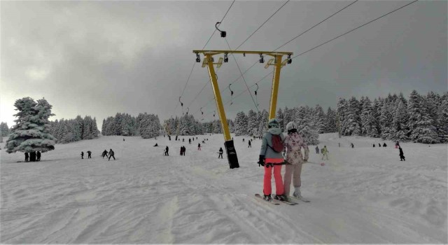 Uludağda kar kalınlığı 80 santimetreye ulaştı