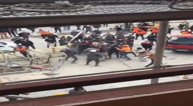 Ümraniye Finans Merkezinde işçilerin demir sopalı kavgası kamerada