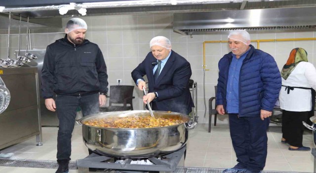 Ünyedeki aşevinden günlük 5 bin kişiye yemek