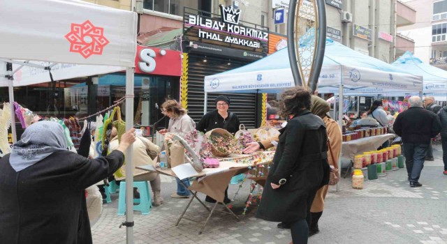 Üretici kadınlar pazarı ilgi gördü