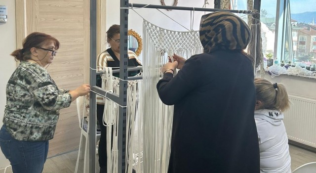 Üretici kadınların dayanışması büyüyor: Depremzede kadınları da aralarına bekliyorlar