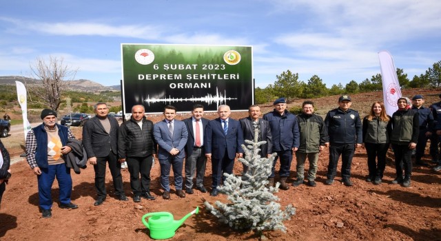 Uşakta Deprem Şehitleri Ormanında ilk fidanlar toprakla buluştu