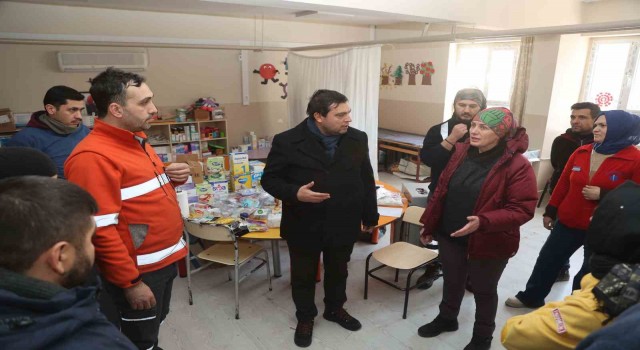 Uşakta depremzede vatandaşlar için çalışmalar sürüyor