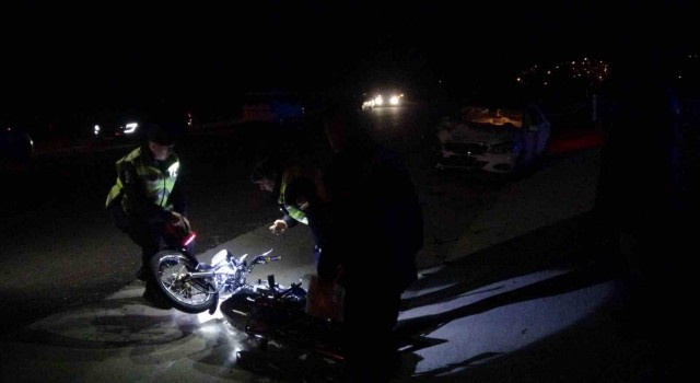 Uşakta otomobil motosikletle çarpıştı: 2 ölü