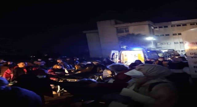Üsküdarda Sultan Abdülhamid Han Eğitim ve Araştırma Hastanesinin çatı katında yangın çıktı, hastaların tahliyesi sürüyor