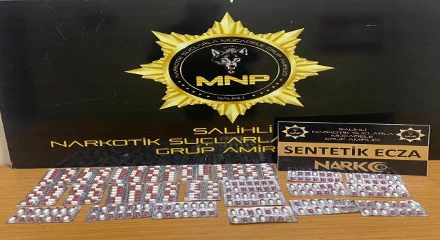 Üzerlerinde sentetik ecza hapı ile yakalandılar