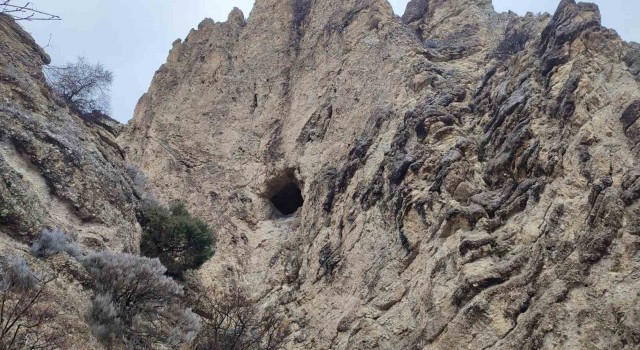 Uzunderedeki peri bacaları Kapadokyayı hatırlatıyor